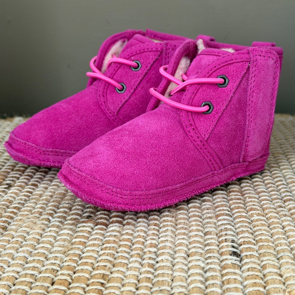 UGG Baby Neumel Bright Fuchsia Suede Pull On Baby Booties Size Medium USA 04/05